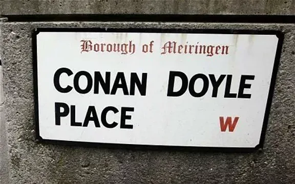 Conan Doyle Place street sign