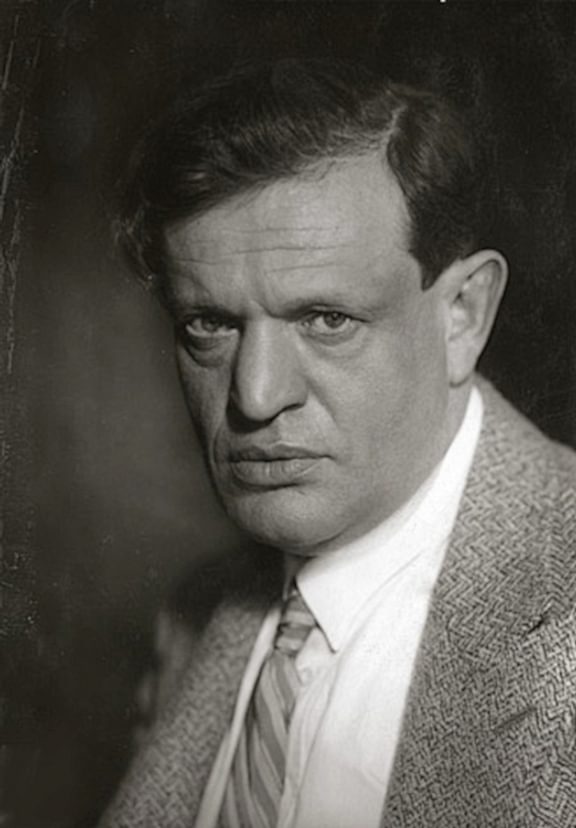 A black and white image of Karinthy Frigyes dressed in a formal suit.